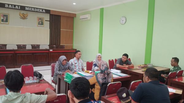 MONITORING DAN EVALUASI (MONEV) KEGIATAN ADMINISTRASI DAN FISIK PEMERINTAHAN DESA KECAMATAN KAUMAN 2024